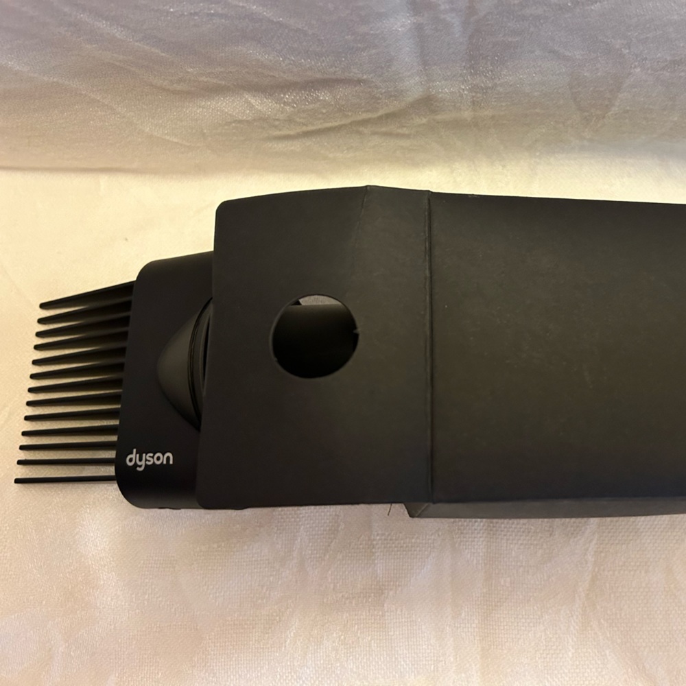 New - Dyson Wide Tooth Comb Attachment for Dyson Supersonic hair dryer.